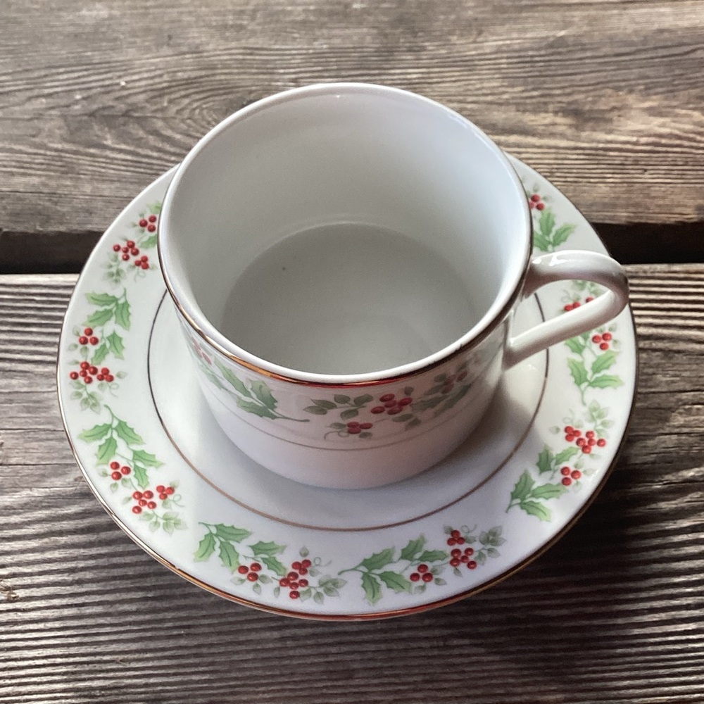 Gibson Christmas Charm Cup and Saucer - set of 6